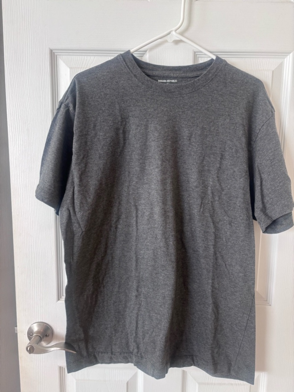 5/$25 Banana Republic Gray T Shirt‎